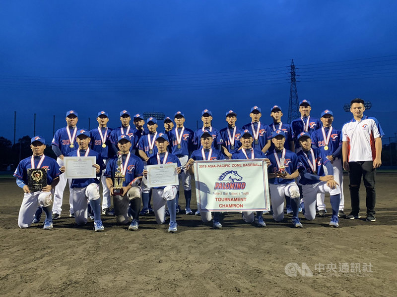 小馬聯盟亞太區青棒資格賽持續在日本宮崎舉行,日前因雨打到3局、由中華隊對韓國隊的保留比賽,4日繼續進行,最終中華隊以6比2奪冠,取得亞太區代表權,將前進世界賽。(中華棒協提供)中央社記者楊啟芳傳真 108年7月4日