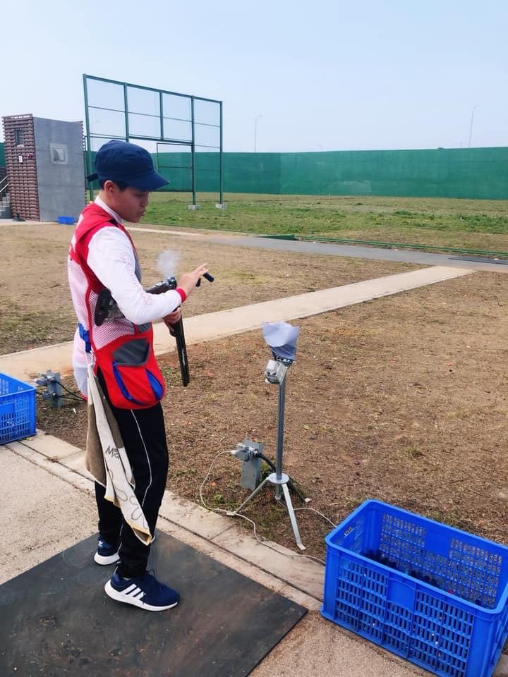 射擊女將劉宛渝,5日在2019世界大學運動會女子不定向飛靶決賽中,拿下本屆世大運中華代表團的第一金。(圖取自劉宛渝臉書facebook.com)