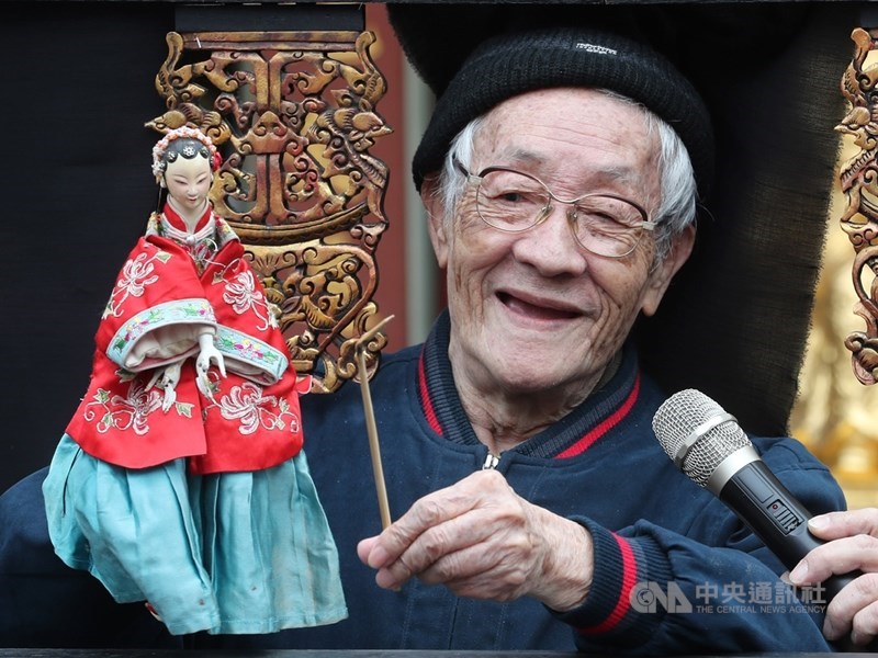 英國廣播公司9日推出長約2分鐘的影片介紹台灣布袋戲大師陳錫煌。陳錫煌出身布袋戲世家,父親是著名大師李天祿。(中央社檔案照片)