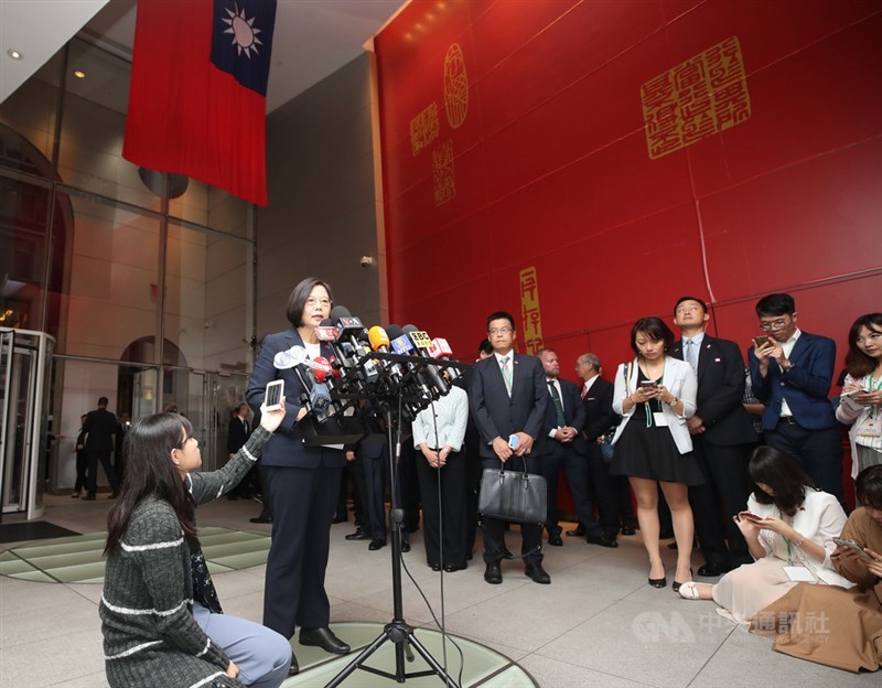 總統蔡英文展開自由民主永續之旅,抵達紐約後第一站出席與友邦駐聯合國常任代表歡迎酒會,這是總統首次在紐約與友邦聯合國代表會面。中央社記者張新偉紐約攝 108年7月12日