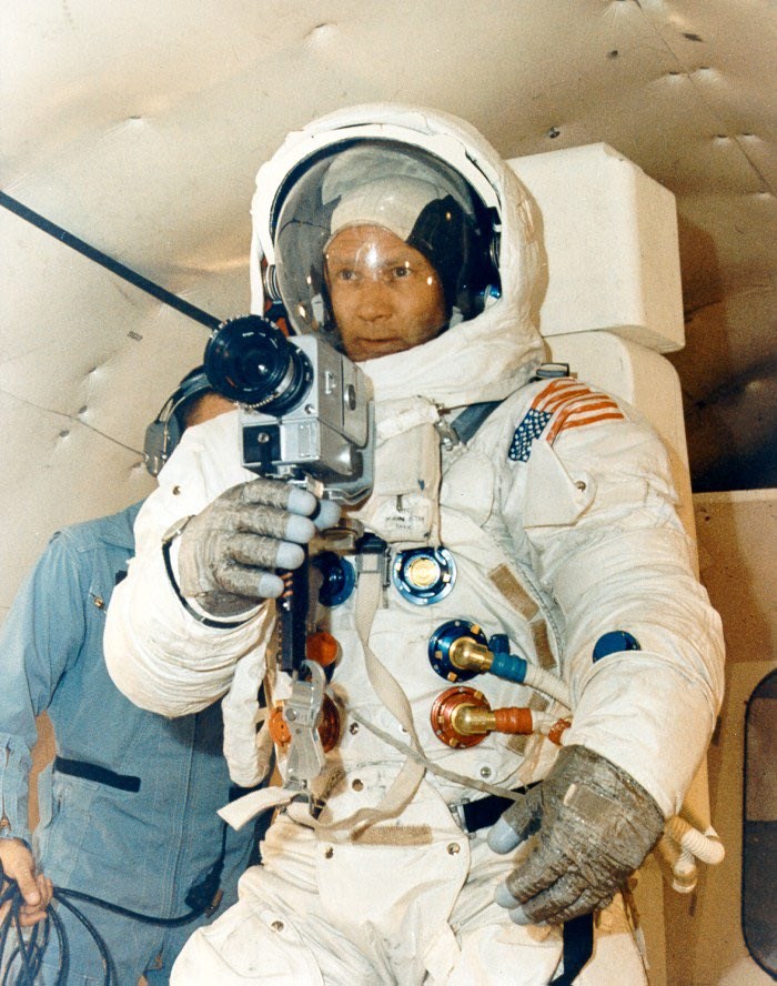 前太空人艾德林（前）是第2位踏上月球的人類。（圖取自twitter.com/therealbuzz）
