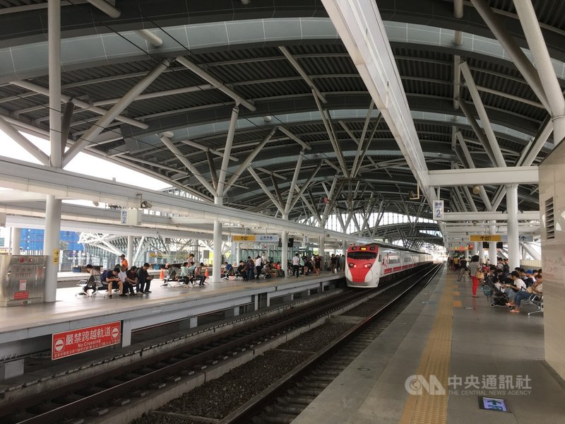 台鐵局規劃「台中鐵道文化園區」結合古蹟、文創、消費,預計打造台中新地標,台中車站新站內商場26日將招商,最快今年底試營運,再現舊城風華。中央社記者趙麗妍攝 108年7月22日