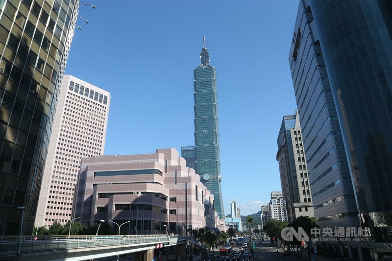 台北101大樓23日凌晨發生工人墜樓意外,造成一人死亡。圖為台北101外觀。(中央社檔案照片)