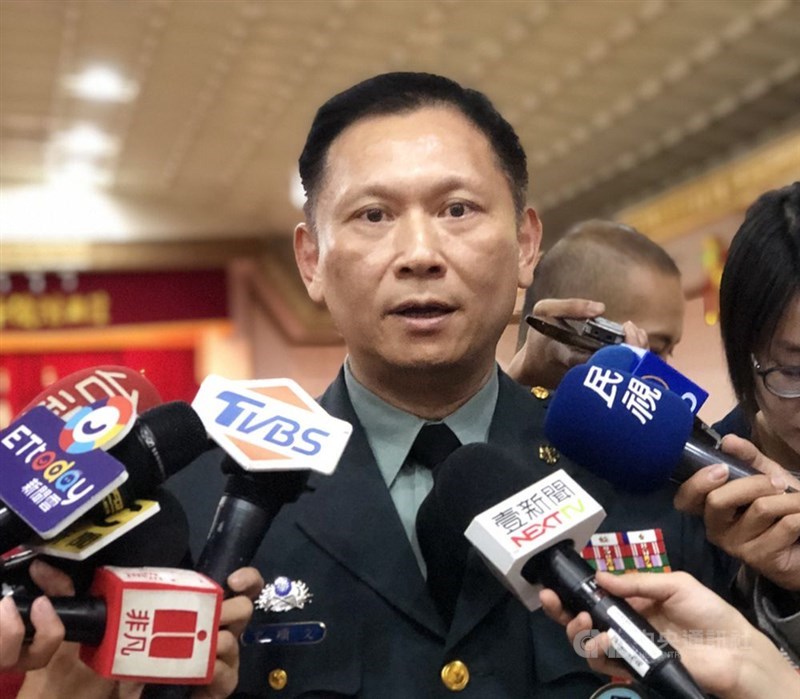 中國24日發表國防白皮書,批台灣挾洋自重。國防部發言人史順文少將表示,這份白皮書,顯示中國企圖淡化國際間對「中國威脅論」的疑慮,展現其統戰的伎倆。(中央社檔案照片)