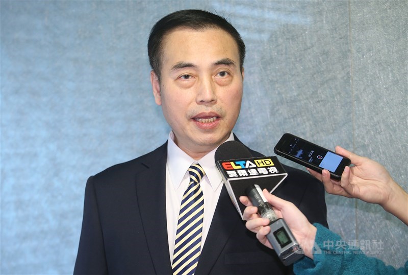 ISU公布新聞稿後,中華滑冰協會以「我們很忙、秘書長不在」為由拒絕採訪,不過秘書長吳奕德人就坐在辦公室裡。(中央社檔案照片)