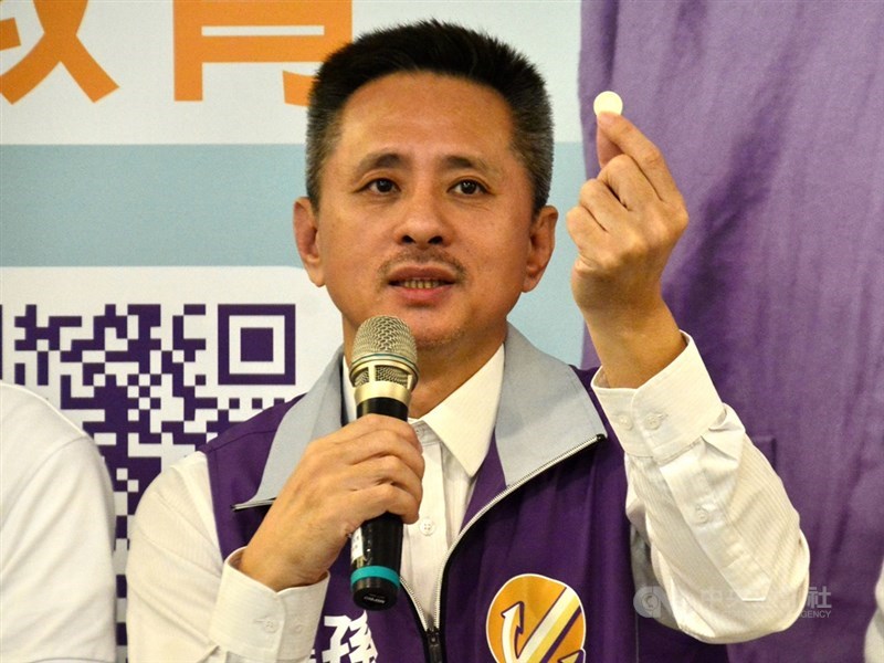 安定力量主席孫繼正(圖)被控散布性平教育謠言,法院裁定不罰。教育部長潘文忠3日凌晨在臉書發文,強調會請求承辦的汐止分局提出抗告。(中央社檔案照片)