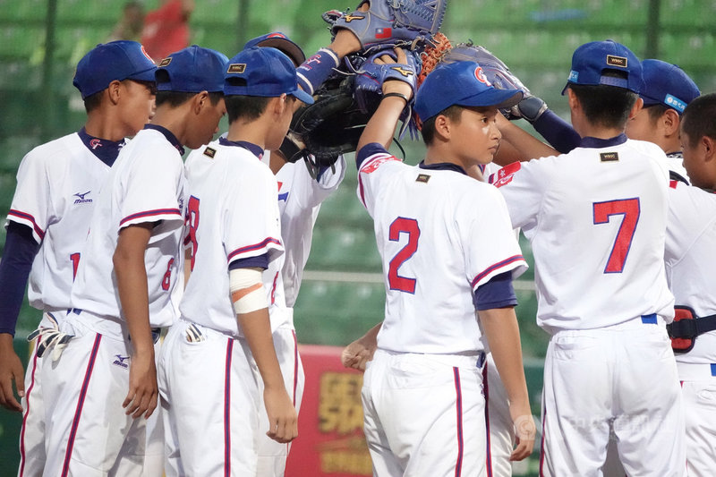 U12世界盃棒球賽,中華隊4日晚間將與日本隊爭冠,目前已經賣出5500張預售票,其餘1500張票現場開放售票,若有需求也會販售部分視線不良的位置,滿場最多可容納7500人。中央社記者謝靜雯攝 108年8月4日