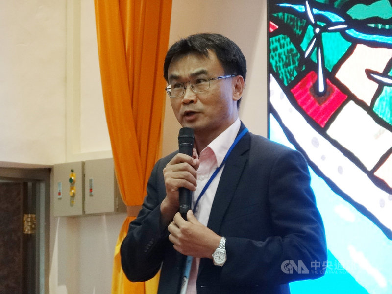 農委會主委陳吉仲5日出席「國土生態綠色網絡成果交流會」時表示,為確保80萬公頃耕地都能農地農用,將盡速在下半年核發每公頃新台幣1萬元的生態環境給付。中央社記者楊淑閔攝 108年8月5日