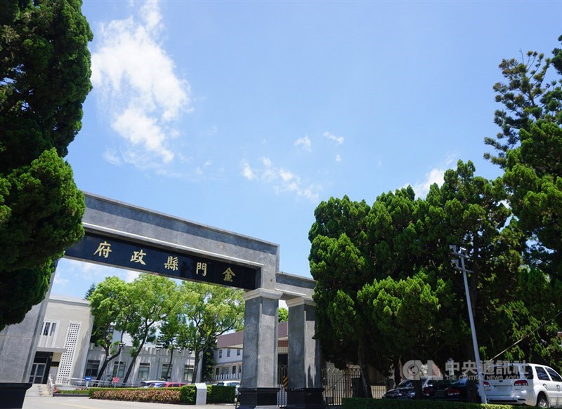 金門地區9日無風無雨,下午卻一度飆出攝氏39.9度高溫,金門氣象站表示,這是受到颱風利奇馬外圍環流沉降影響,也提醒民眾外出記得做好防曬。中央社記者黃慧敏攝 108年8月9日