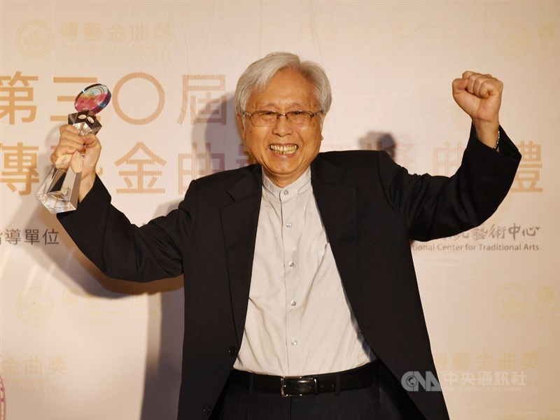 第30屆傳藝金曲獎10日晚間在台灣戲曲中心舉行頒獎典禮，資深作曲家賴德和以作品「咬舌詩」拿下本屆出版類最佳作曲獎。中央社記者施宗暉攝　108年8月10日