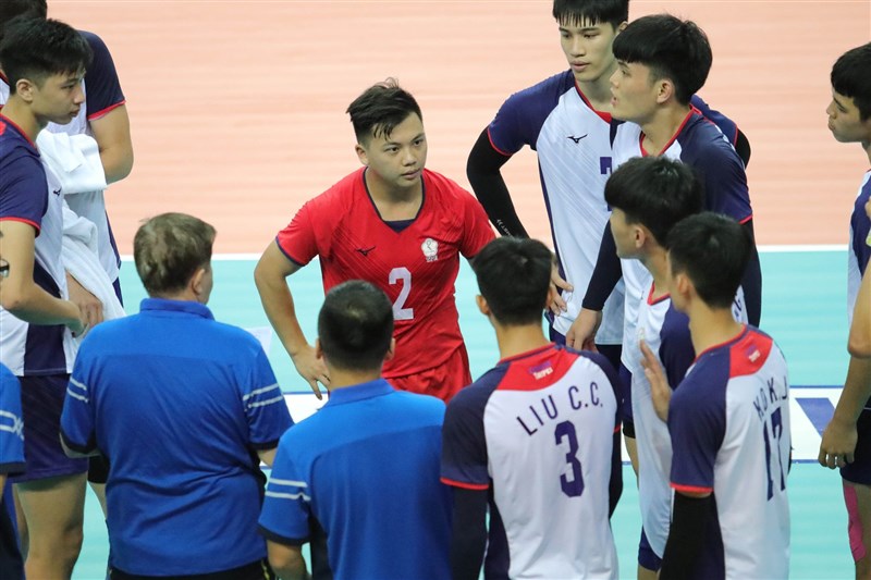 中華排球隊2019年首創國家一、二隊制度,且聘請外籍教頭,鎖定世大運、亞洲U23排球錦標賽、亞錦賽。圖為中華U23男子排球代表隊8日比賽畫面。(圖取自facebook.com/AsianVolleyballConfederation)