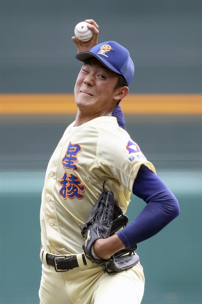 星稜王牌投手、高三的奧川恭伸,名列有日本「高校四大天王」之稱的4名強投之一。(共同社提供)