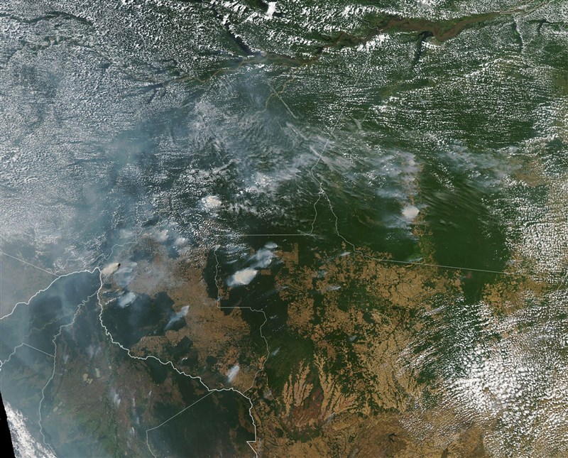 亞馬遜雨林2019年發生森林大火，美國太空總署衛星影像可見火災煙霧蔓延到巴西各地，（圖取自facebook.com/NASAGoddard）