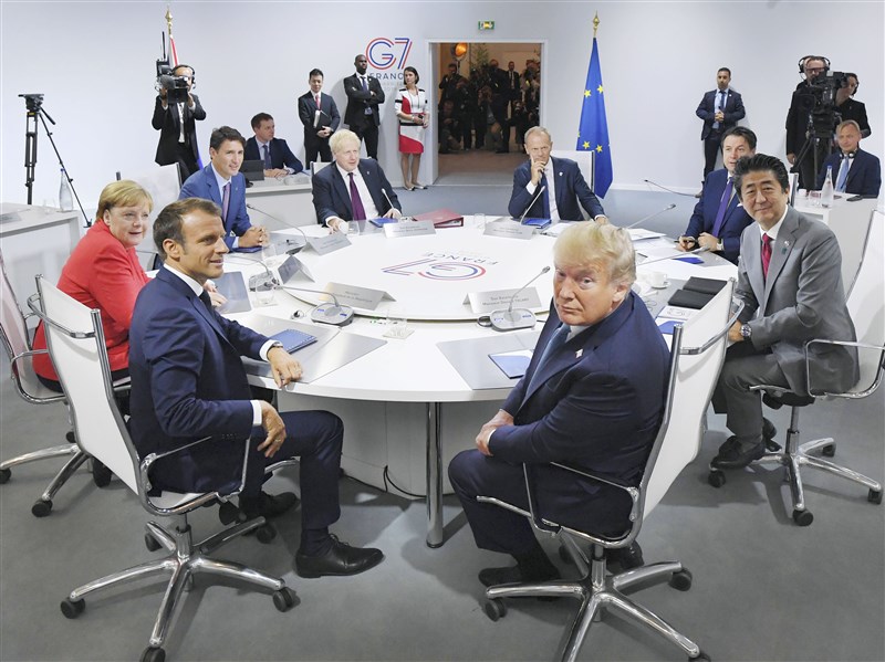 G7領袖在法國度假勝地比亞里茲就環境問題展開談話,並聚焦於吞噬大片亞馬遜雨林的森林野火。(檔案照片/共同社提供)