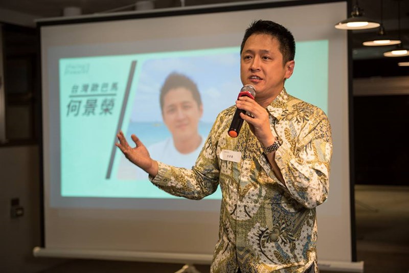 台北市長柯文哲的「台灣民眾黨」布局區域立委,傳將推出逢甲大學助理教授何景榮(圖)參選北市第三選區(中山、北松山)。(圖取自facebook.com/kimyung.keng)