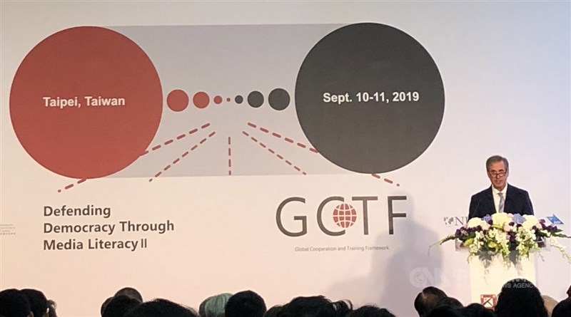 GCTF媒體識讀國際工作坊10日在台北開幕,美國國務院副助卿巴斯比出席致詞。中央社記者侯姿瑩攝 108年9月10日
