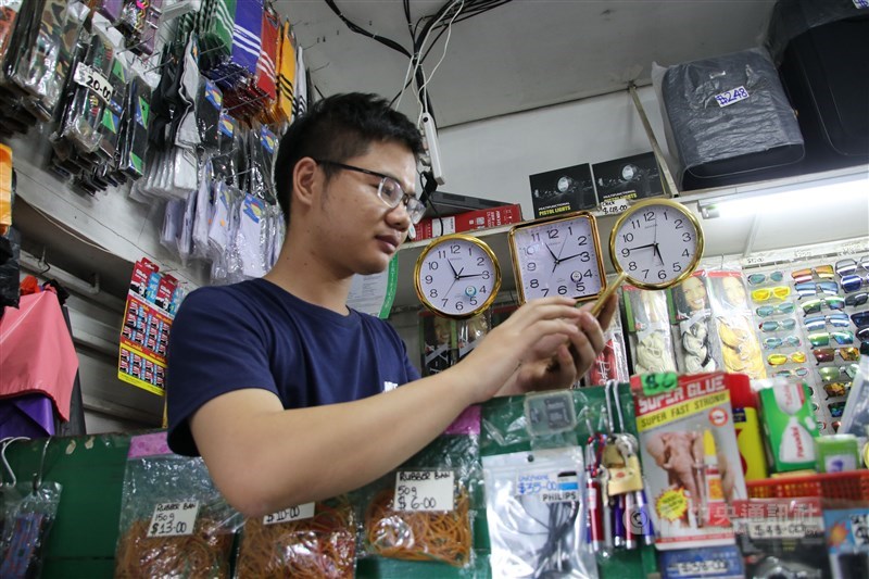 中國人掌控索羅門首都荷尼阿拉主要的經濟活動,索羅門民眾多所抱怨,有人說索羅門居民被「推擠到角落」,有人抱怨中國人給的時薪「不到平均時薪的一半」。中央社記者石秀娟荷尼阿拉攝 108年9月10日