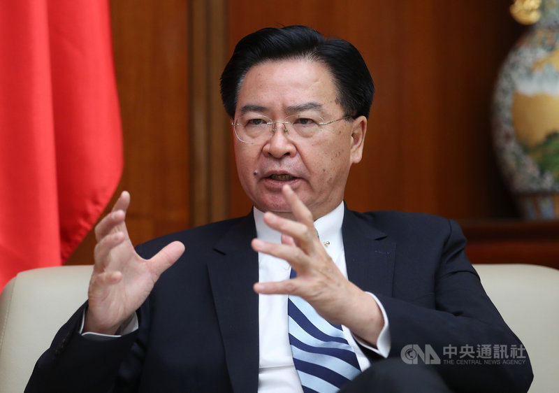 台索邦交受關注,外交部長吳釗燮接受中央社專訪時表示,有不少例子顯示,中國以提供基礎建設、投資的承諾吸引他國與台灣斷交、與中國建交,卻常未兌現承諾,即便有履行承諾,卻也使其他國家陷入無法負擔的高額債務。中央社記者張皓安攝 108年9月12日