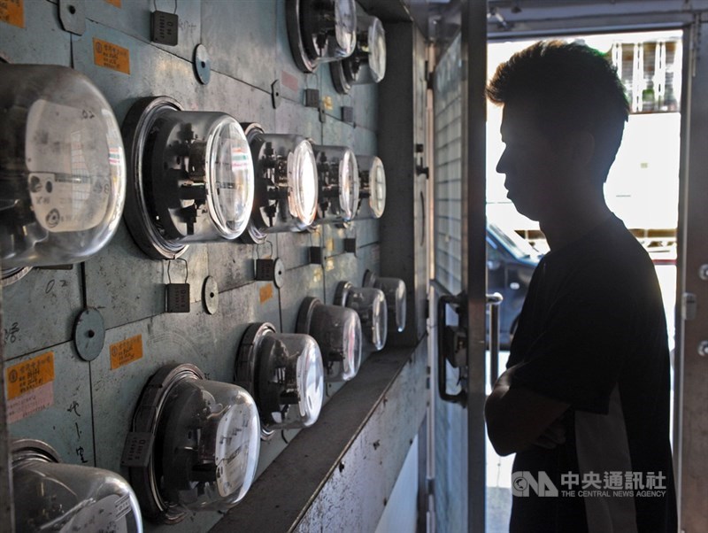 電價費率審議會18日登場,外界估電價有望連3凍。(示意圖/中央社檔案照片)