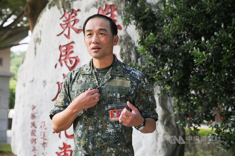 九二一地震發生時,尚未有無人機(UAV)、網路等科技,只能靠徒步、車行才能了解災區狀況,造成救災困難與複雜度。花東防衛指揮部參謀長賴榮傑說,因為九二一地震,促成國軍救災能量建立與整備。中央社記者游凱翔攝 108年9月17日