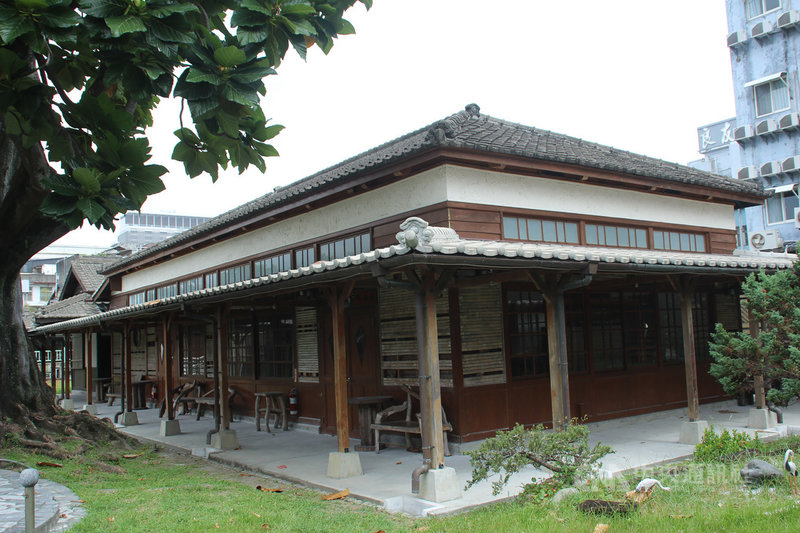 花蓮鐵道文化園區內的中山堂過去曾是台鐵員工月會、康樂活動使用空間,花蓮縣府今年獲文化部經費補助,預計將中山堂打造為「花蓮鐵道電影院」。中央社記者張祈攝 108年9月21日