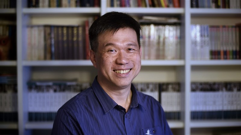 一直致力於網路文學觀察的國立東華大學副教授須文蔚認為，網路世界讓每個人既是讀者也是作家，可以說是「讀寫者」的時代到來。（中央社記者王飛華攝）