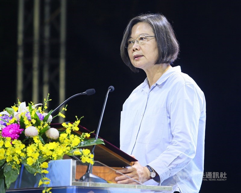 針對總統蔡英文(圖)的博士學位議題,知名法學家、前大法官劉鐵錚21日撰寫親筆公開信說明。(中央社檔案照片)