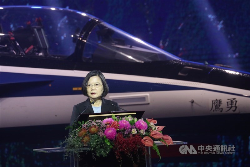 總統蔡英文(圖)24日在台中漢翔沙鹿廠區,出席「空軍新式高教機出廠典禮」,並上台致詞。中央社記者吳家昇攝 108年9月24日