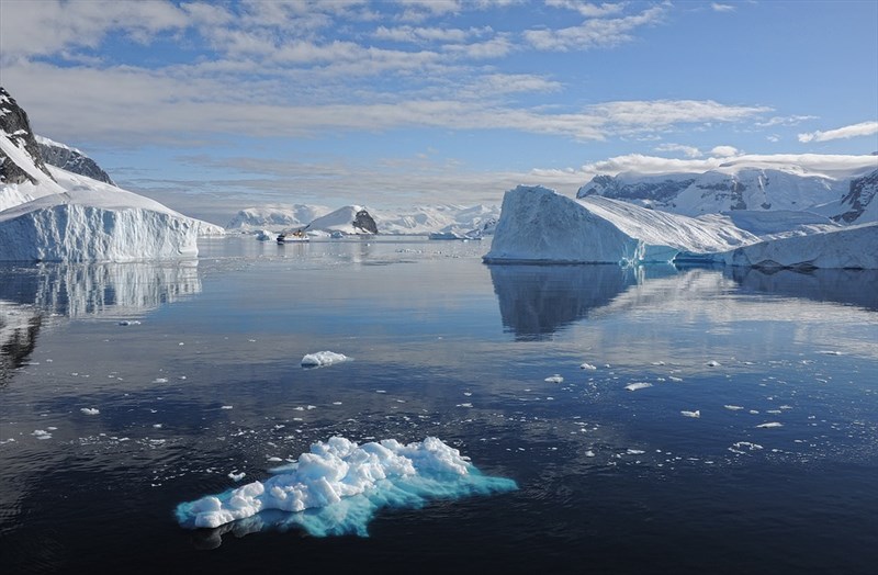 聯合國政府間氣候變遷問題小組(IPCC)的最後一次評估指出,南極洲的融冰將使海平面至多上升16公分。(圖取自Pixabay圖庫)
