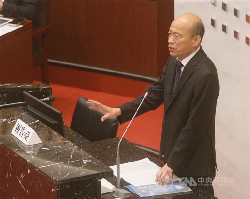 高雄市議會第3屆第2次定期大會開幕,高雄市長韓國瑜(圖)26日進行施政報告並備質詢。中央社記者董俊志攝 108年9月26日