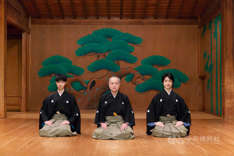 日本狂言師野村萬齋與「人間國寶」父親野村萬作、兒子野村裕基27、28日在高雄衛武營演出。野村萬齋將表演「棒縛」。(衛武營提供)中央社記者楊明珠東京傳真 108年9月27日