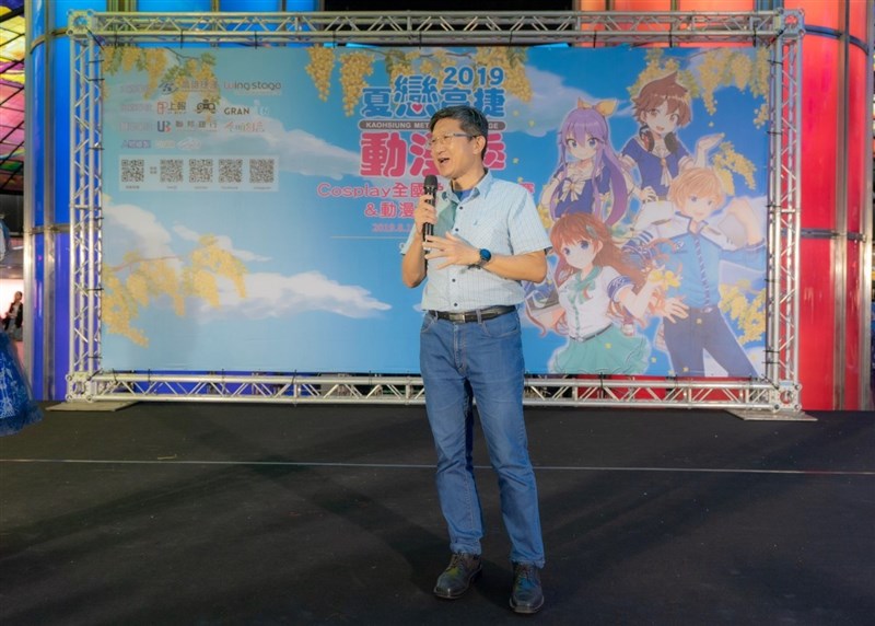 高雄捷運公司副總經理賀新疑因心肌梗塞於28日清晨跑步後突然趴倒在地,經搶救送醫仍宣告不治。(圖取自facebook.com/krtco)
