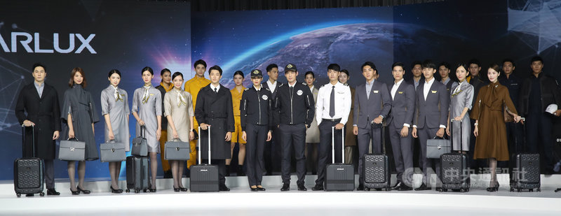 星宇航空2日在台北舉行制服及機艙發表會,預定2020年1月23日首航。中央社記者張新偉攝 108年10月2日