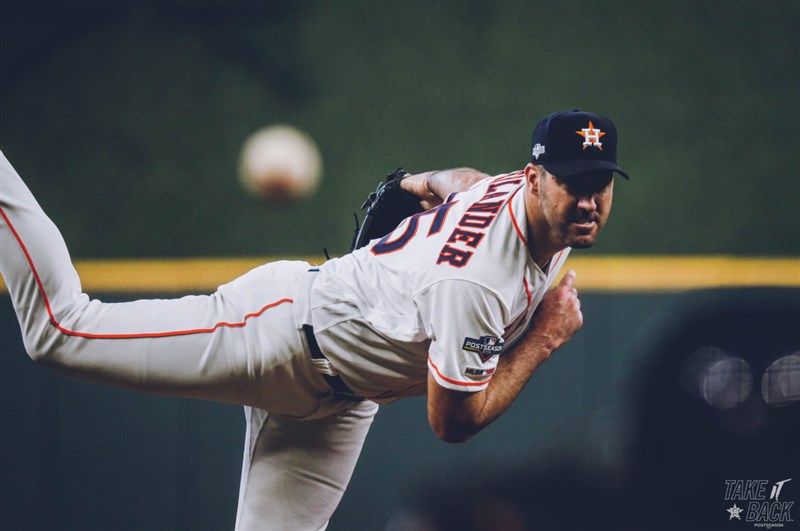 美國職棒大聯盟MLB季後賽，休士頓太空人4日主場6比2擊敗坦帕灣光芒，拿下美聯分區系列賽首戰。太空人先發投手魏蘭德（圖）主投7局無失分。（圖取自twitter.com/astros）