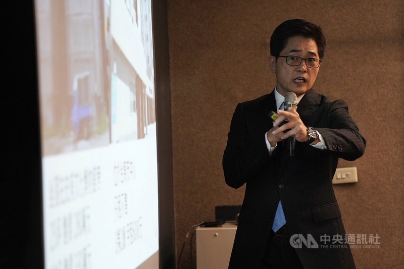 長風文教基金會6日邀請前台東縣長黃健庭在台北發表演說,以「台東不一樣,9年翻轉台東的故事」為題,分享任內地方治理經驗。中央社記者徐肇昌攝 108年10月6日
