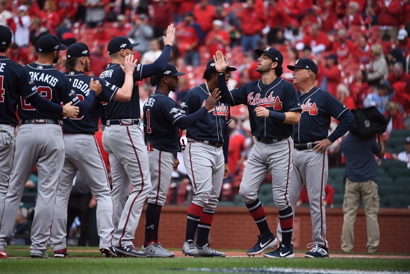 美國職棒大聯盟MLB國聯分區季後賽，看似勝券在握的紅雀9局上陰溝裡翻船遭勇士以3比1逆轉，贏球的勇士在系列賽取得聽牌。（圖取自twitter.com/Braves）