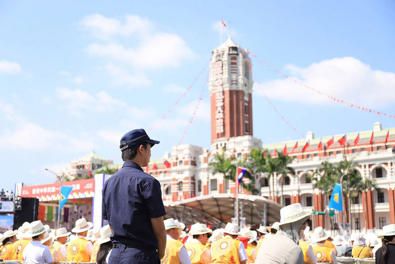 慶祝雙十國慶,因應一連串國慶大會及台灣英雄大遊行暨花車踩街等活動,北市警方自4日起就加強維安勤務,10日出動1500名警力執行交通疏導及維安部署。(台北市警察局提供)中央社記者黃麗芸傳真 108年10月10日