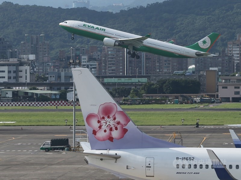 因應中國武漢肺炎疫情延燒,中華航空擴大取消航班,3日下午宣布香港航線2月11日到2月22日取消124班次。(中央社檔案照片)