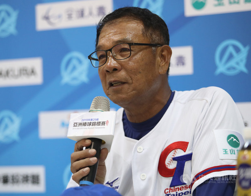 2019亞洲棒球錦標賽14日在台中點燃戰火,中華隊晚間首戰提前5局以17比2奪勝,總教練李盈南賽後表示,此戰主要是適應夜間比賽,15日對日本會全力爭取勝利。中央社記者張新偉攝 108年10月14日