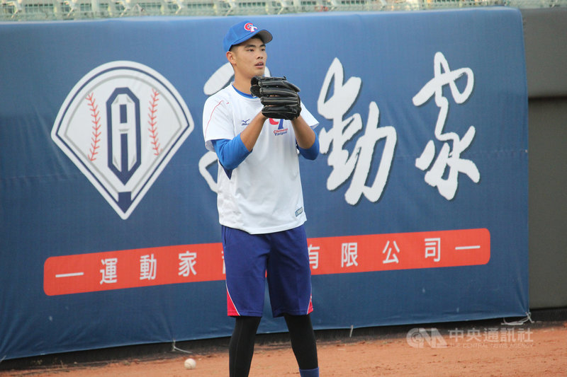 亞洲棒球錦標賽中華隊16日將對戰斯里蘭卡,先發投手預計推U18國手陳柏毓(圖),他表示,最近已經慢慢把狀況調整回來。中央社記者楊啟芳攝 108年10月15日
