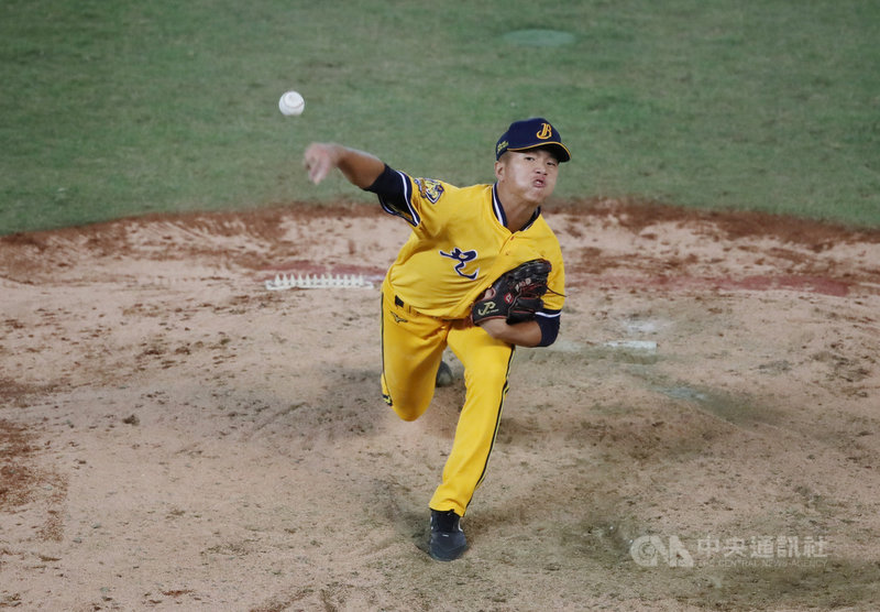 中職中信兄弟隊投手陳柏豪今年是第2次參加總冠軍賽,2017年以18歲的年紀成為最年輕紀錄,至今還沒被打破,他表示,這次已經更成熟,不想讓對手認為他只是20歲的小孩。中央社記者張新偉攝 108年10月16日