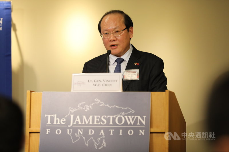 華府智庫詹姆士敦基金會15日舉辦年度中國國防暨安全會議，目前在華府訪問的國安局副局長陳文凡受邀出席，並以「中國對台影響力行動」為題發表演說。為了對抗中國假訊息，陳文凡建議台灣與理念相近國家組成跨區域聯盟，並與美國簽署抗假訊息合作備忘錄。中央社記者徐薇婷華盛頓攝 108年10月16日