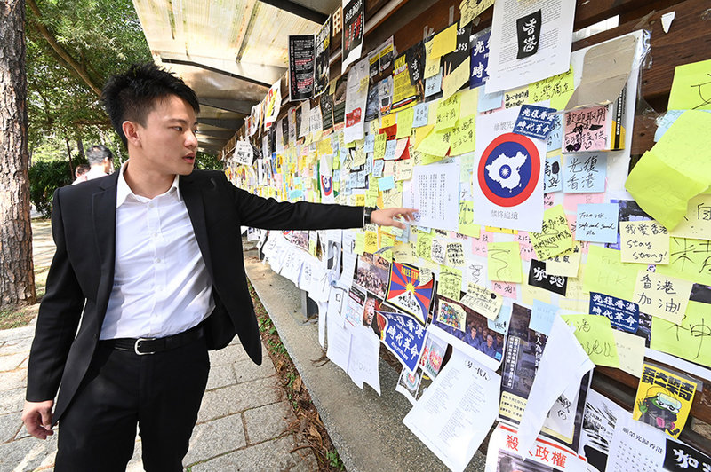 清華大學學生會在校園內設置連儂牆,被中國交換生劉姓女子撕毀牆上海報,會長賴永岫(圖)16日表示,劉女雖為同校學生,但學生會為捍衛自由民主,不會因為對象不同而有所差別,將對劉女提告到底,不會與她和解。中央社記者郭宣彣攝 108年10月16日
