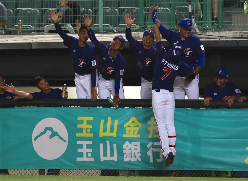 亞洲棒球錦標賽中華隊16日在斗六棒球場交手斯里蘭卡,以17比0提前5局扣倒斯里蘭卡,確定晉級複賽。(圖取自facebook.com/CTbaseballteam)