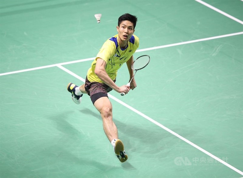 台灣羽球一哥周天成(圖)16日以21比13、17比21、21比17擊退中國選手陸光祖,闖進丹麥羽球公開賽16強。(中央社檔案照片)