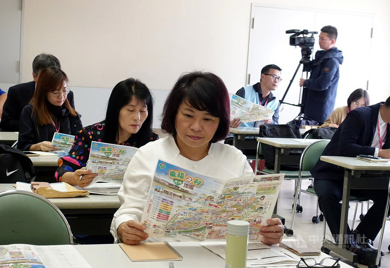 嘉義市長黃敏惠(前)17日參訪日本神戶幸福村,盼能借鏡幸福村長照經驗,促進高齡者、身心障礙者與一般市民的共融與共榮議題,打造宜居的幸福嘉義市。(嘉義市政府提供)中央社記者黃國芳傳真 108年10月17日