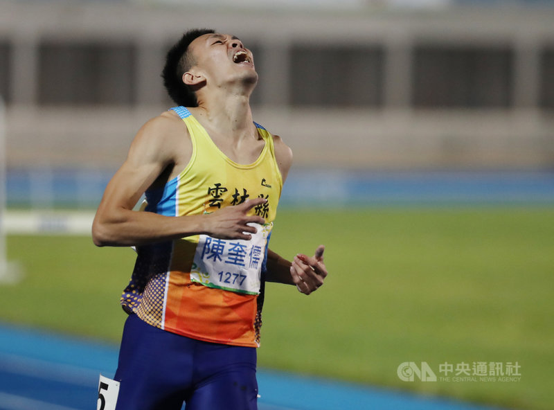 108年桃園全國運動會田徑男子110公尺跨欄預賽20日舉行,全國紀錄保持人陳奎儒分組跑出最佳的13秒46,不過距他的目標13秒32奧運參賽標準,還是差了一點。賽後他搖頭說:「看到成績後很失望。」中央社記者張新偉攝 108年10月20日