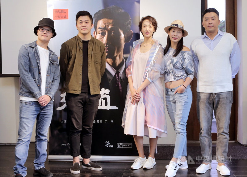 公視人生劇展「殘值」20日舉行媒體茶敘,導演詹淳皓(左起)及製片邱立侃、演員陸明君、丁寧、段鈞豪出席,詹淳皓表示,希望能透過這部戲探討「人的價值到底能不能用金錢衡量?」(公視提供)中央社記者陳秉弘傳真 108年10月20日