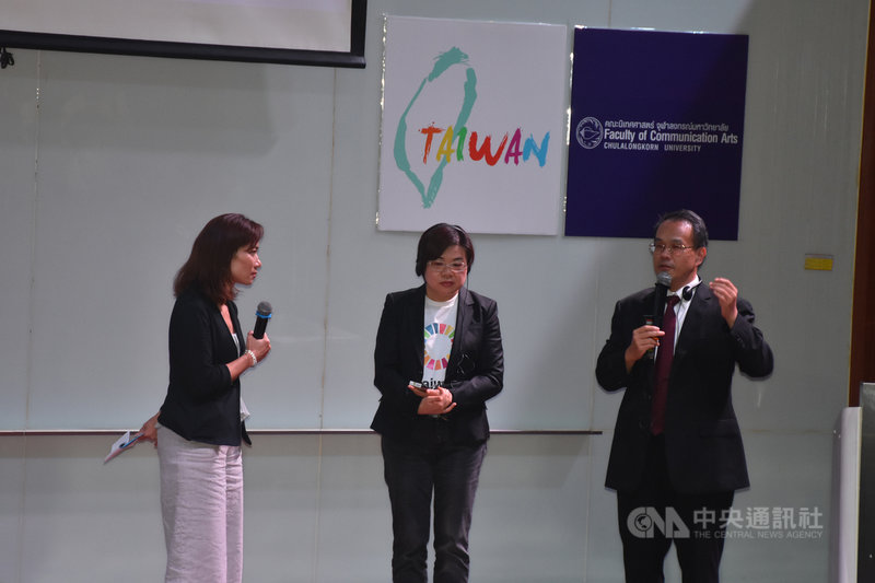 行政院公共工程委員會專委張兆琦(右)及外交部公眾外交協調會科長錢慕賢(中)在曼谷社會創新及公民參與研討會分享行政院公共政策網路參與平台運作經驗。中央社記者呂欣憓曼谷攝 108年10月21日
