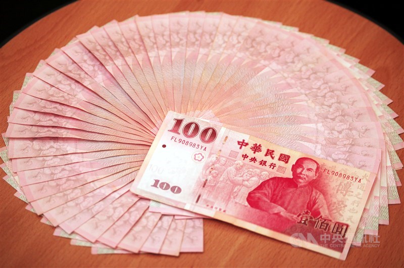 新台幣21日隨亞幣走揚,收盤收30.592元,升值1.9分。(中央社檔案照片)